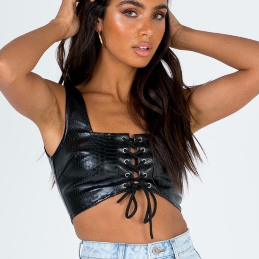 NWT Princess Polly POISON IVY Black Faux Leather Lace-Up Crop Top size 2
